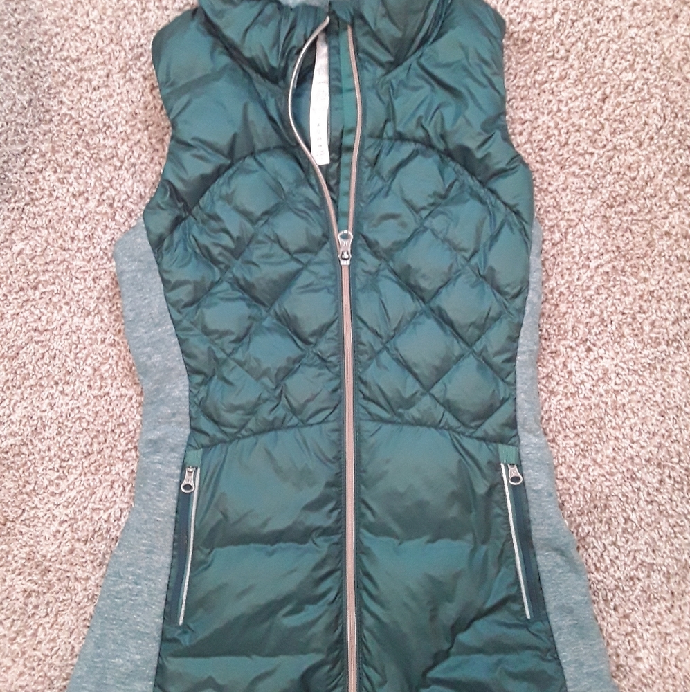 Lululemon Athletica Goose Down Green Vest. (sz 2)